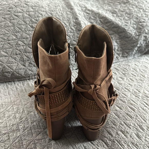 Lane Bryant boots Tan women's size 9w. - Picture 3 of 5